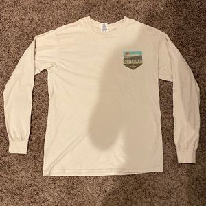 Winter Park Cream Long Sleeve Shirt. Gildan Adult Medium.